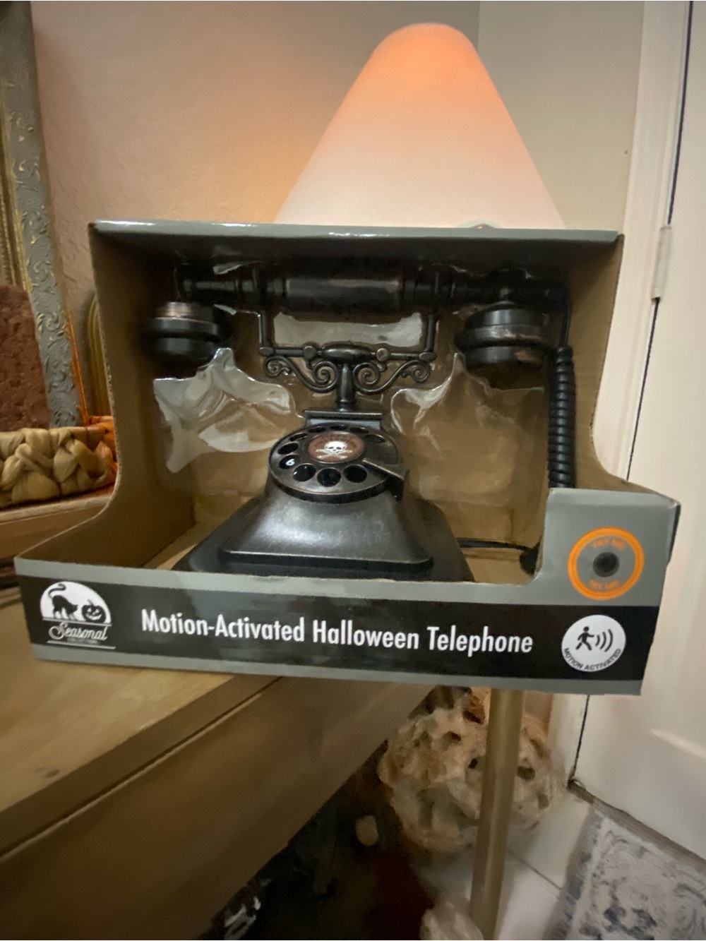 Motion-Activated Halloween Vintage Telephone - Black